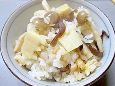 山菜いっぱい！筍の炊き込みご飯